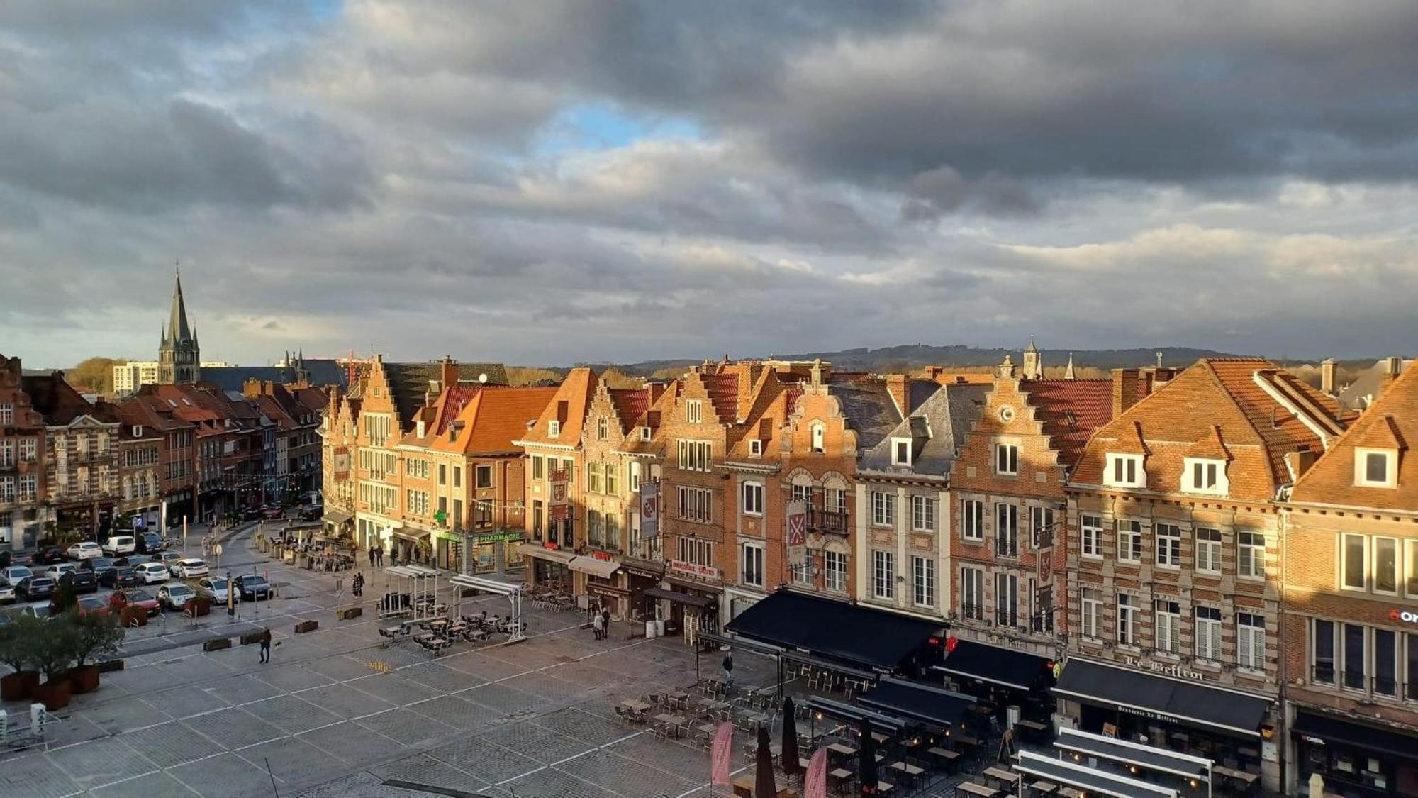 Agora Tournai Wellness Suites 3 Appartements Touristiques Sur La Grand-Place Extérieur photo