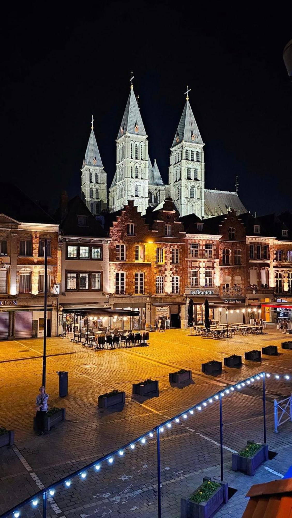 Agora Tournai Wellness Suites 3 Appartements Touristiques Sur La Grand-Place Extérieur photo